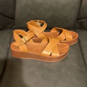 Target universal thread platform sandals
